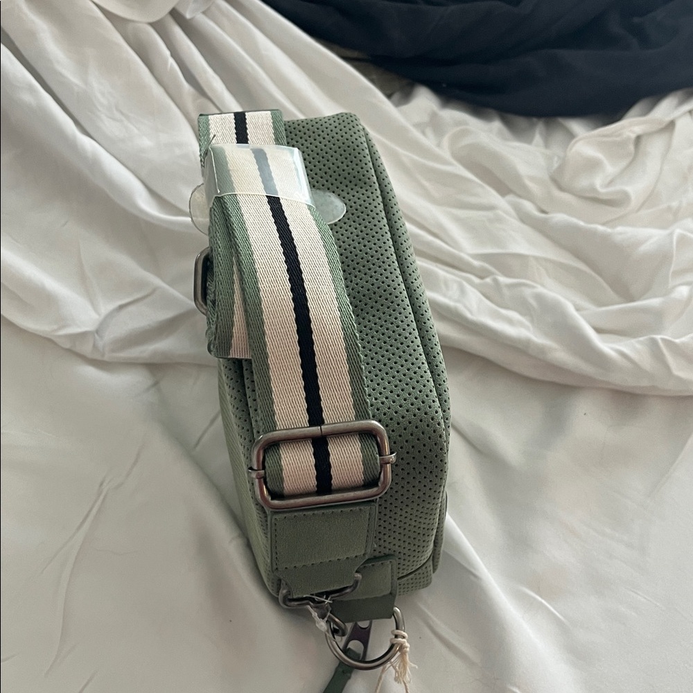 Universal Thread Crossbody bag - Picture 2 of 8